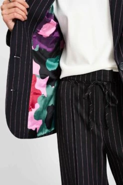 BLAZER - Noir Striped 14 BLAZER - Noir Striped -Pom Amsterdam pom amsterdam blazers blazer noir striped 1186215019