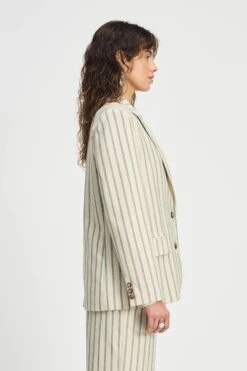 BLAZER - Striped Cream 10 BLAZER - Striped Cream -Pom Amsterdam pom amsterdam blazers blazer striped cream 1130662491
