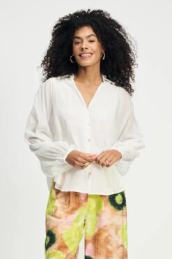 BLOUSE - Lena Crispy White 12 BLOUSE - Lena Crispy White -Pom Amsterdam pom amsterdam blouses blouse lena crispy white 1144881589
