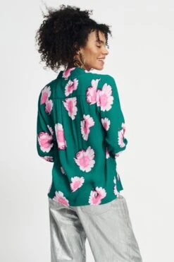 BLOUSE - Mila Meadow Flowers Green 9 BLOUSE - Mila Meadow Flowers Green -Pom Amsterdam pom amsterdam blouses blouse mila meadow flowers green 1130637034