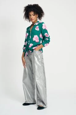 BLOUSE - Mila Meadow Flowers Green 10 BLOUSE - Mila Meadow Flowers Green -Pom Amsterdam pom amsterdam blouses blouse mila meadow flowers green 1130637035