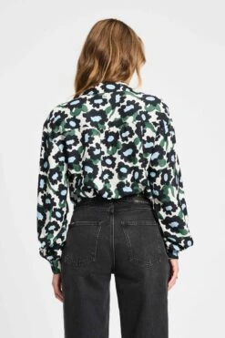 BLOUSE - Violet Wild Flowers Ecru 10 BLOUSE - Violet Wild Flowers Ecru -Pom Amsterdam pom amsterdam blouses blouse violet wild flowers ecru 1186061066