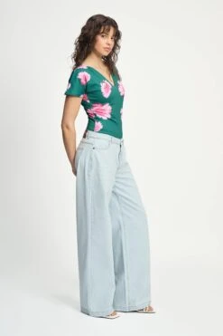 BODY - Maddi Meadow Flowers Green -Pom Amsterdam pom amsterdam bodies body maddi meadow flowers green 1140789305