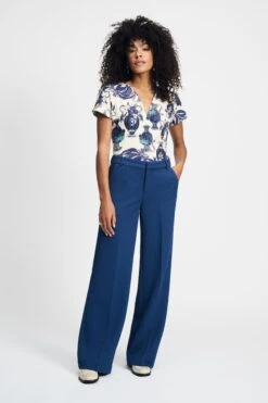 TOP - Maddi Vases Cream -Pom Amsterdam pom amsterdam bodies top maddi vases cream 1140753680