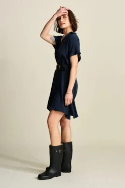 DRESS - Bobby Lynn Dark Navy 12 DRESS - Bobby Lynn Dark Navy -Pom Amsterdam pom amsterdam dresses dress bobby lynn dark navy 57861113512280