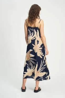 DRESS - Cami Artisan Sand 10 DRESS - Cami Artisan Sand -Pom Amsterdam pom amsterdam dresses dress cami artisan sand 1156103609