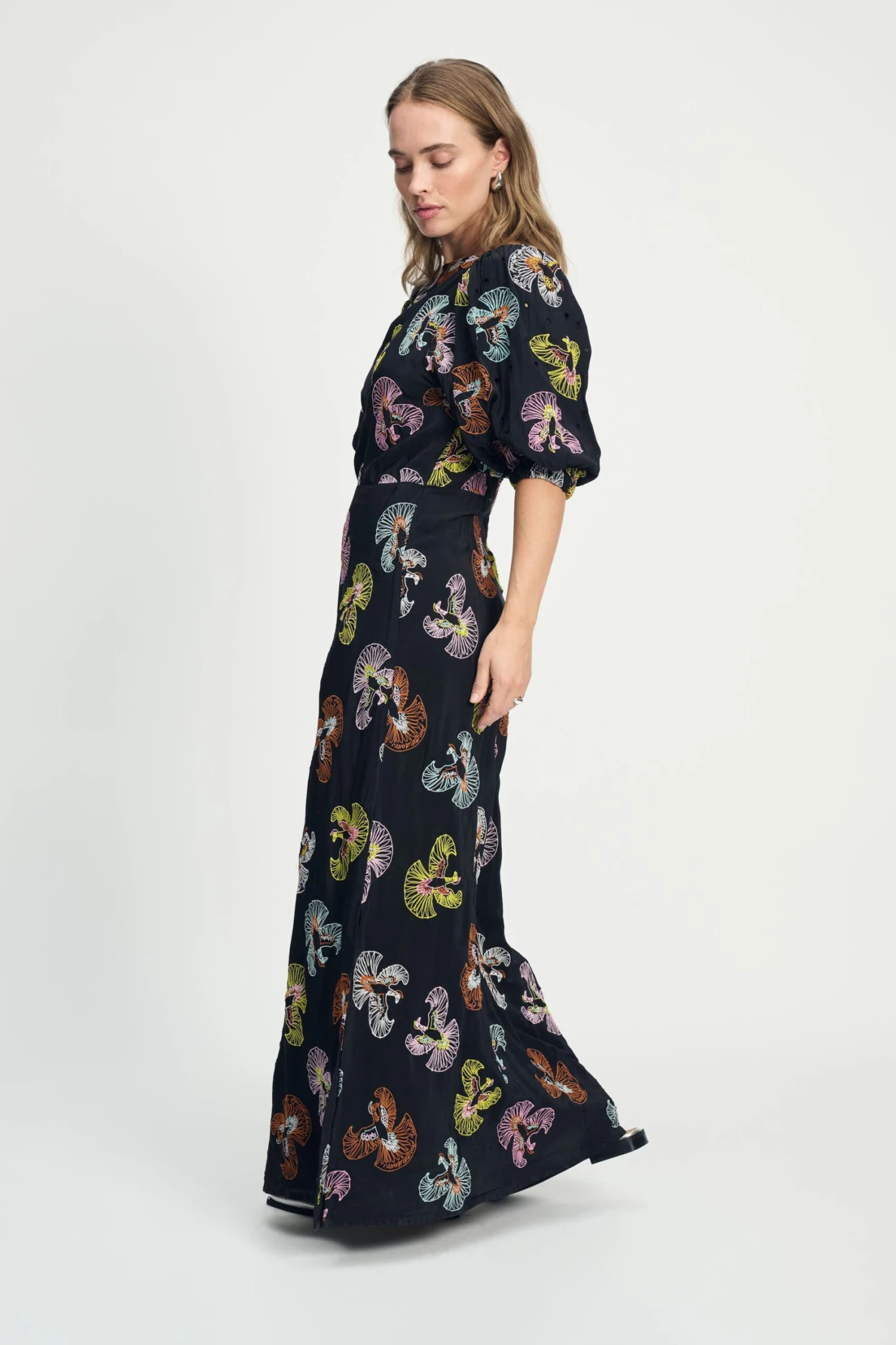 DRESS - Embroidery Sky Black 6 DRESS - Embroidery Sky Black - Image 4