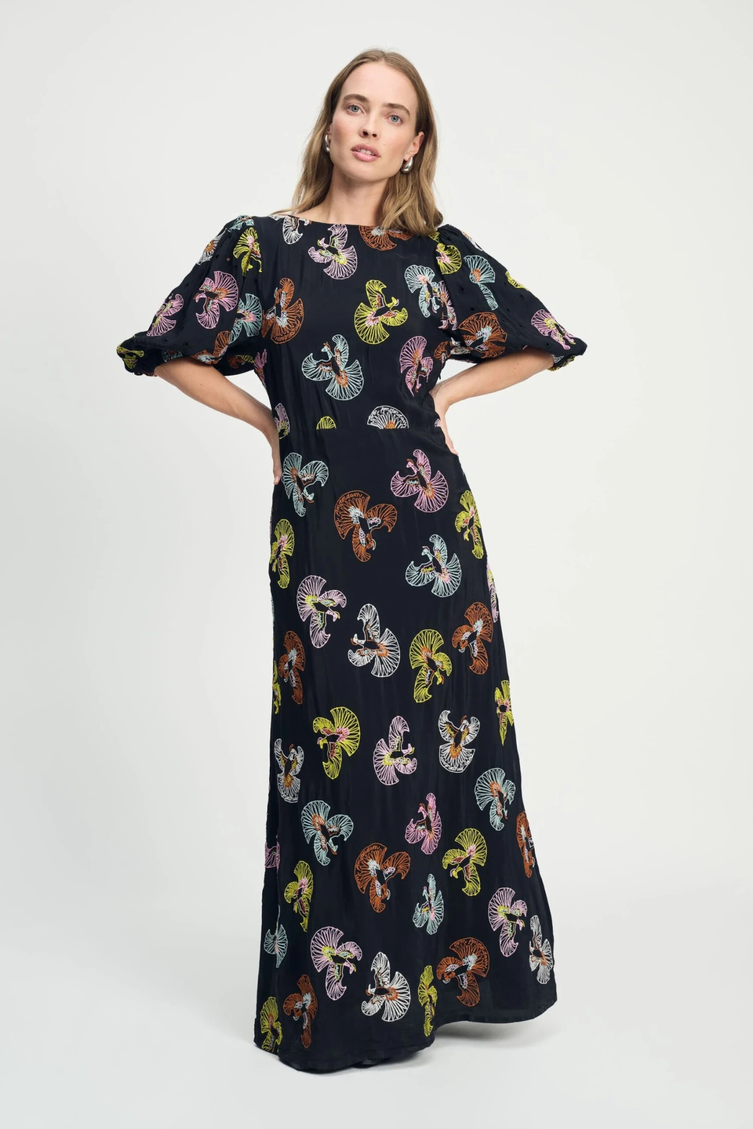 DRESS - Embroidery Sky Black 5 DRESS - Embroidery Sky Black - Image 3