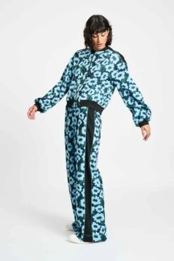 JACKET - Wild Flowers Blue 12 JACKET - Wild Flowers Blue -Pom Amsterdam pom amsterdam jackets jacket wild flowers blue 1184891995