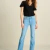 JEANS - Esmee Flare Light Blue -Pom Amsterdam pom amsterdam jeans blue 34 jeans esmee flare light blue 57003583897944