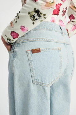 JEANS - Baggy Wide Leg Ultra Light Blue 13 JEANS - Baggy Wide Leg Ultra Light Blue -Pom Amsterdam pom amsterdam jeans jeans baggy wide leg ultra light blue 1186773351