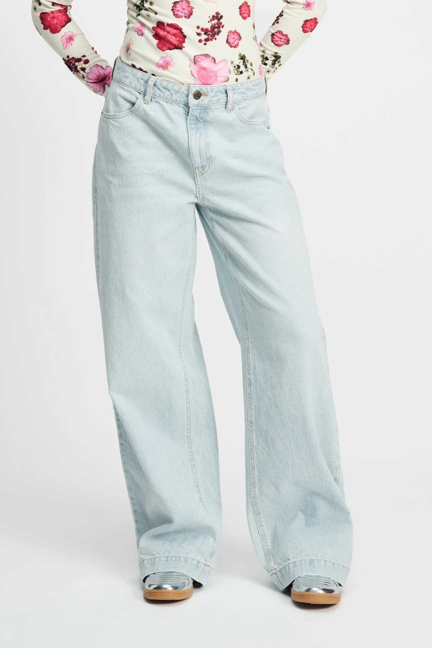JEANS - Baggy Wide Leg Ultra Light Blue 6 JEANS - Baggy Wide Leg Ultra Light Blue - Image 4