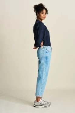 JEANS - Eline Straight Mid Blue 10 JEANS - Eline Straight Mid Blue -Pom Amsterdam pom amsterdam jeans jeans eline straight mid blue 57004762792280