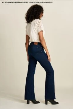 JEANS - Esmee Flare Dark Blue -Pom Amsterdam pom amsterdam jeans jeans esmee flare dark blue 57861039784280