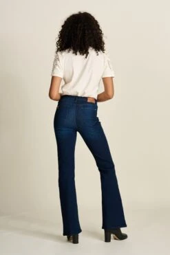 JEANS - Esmee Flare Dark Blue -Pom Amsterdam pom amsterdam jeans jeans esmee flare dark blue 57861042405720