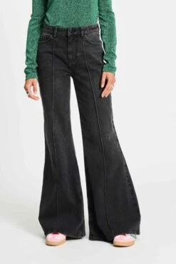 JEANS - Flare Washed Black 9 JEANS - Flare Washed Black -Pom Amsterdam pom amsterdam jeans jeans flare washed black 1185234002