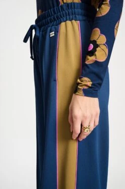 PANTS - Colourblock Nightfall Blue 13 PANTS - Colourblock Nightfall Blue -Pom Amsterdam pom amsterdam pants pants colourblock nightfall blue 1180596404
