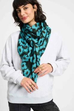 SHAWL - Wild Flowers Blue