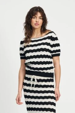 TOP - Crochet Black White