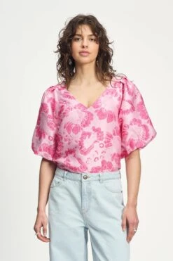 TOP - Floral Jacquard Raspberry