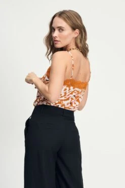 TOP - Cami Adventure 10 TOP - Cami Adventure -Pom Amsterdam pom amsterdam tops top cami adventure 1144881594