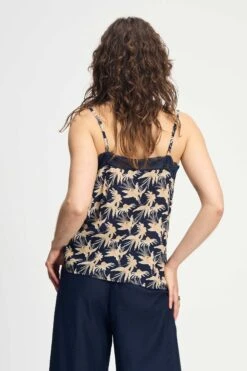 TOP - Cami Artisan Sand 9 TOP - Cami Artisan Sand -Pom Amsterdam pom amsterdam tops top cami artisan sand 1144881571