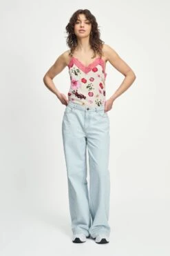 TOP - Cami Bouquet Cream 12 TOP - Cami Bouquet Cream -Pom Amsterdam pom amsterdam tops top cami bouquet cream 1130662458