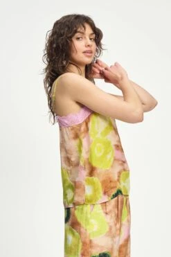 TOP - Cami Summer Bliss Lime 10 TOP - Cami Summer Bliss Lime -Pom Amsterdam pom amsterdam tops top cami summer bliss lime 1130636994