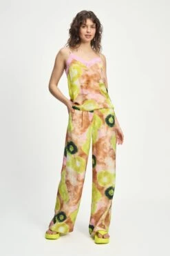 TOP - Cami Summer Bliss Lime 12 TOP - Cami Summer Bliss Lime -Pom Amsterdam pom amsterdam tops top cami summer bliss lime 1130636996