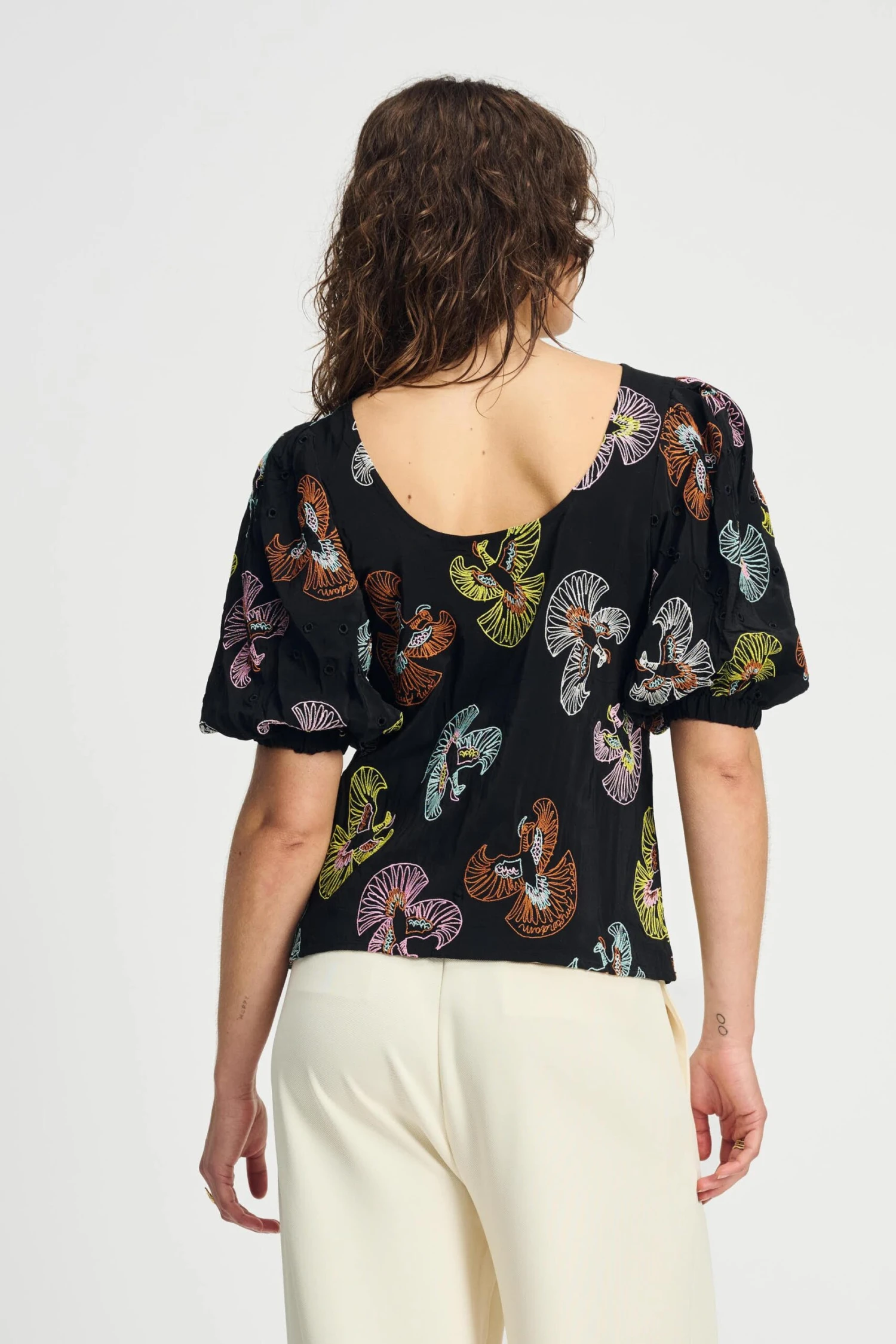 TOP - Embroidery Sky Black 6 TOP - Embroidery Sky Black - Image 4