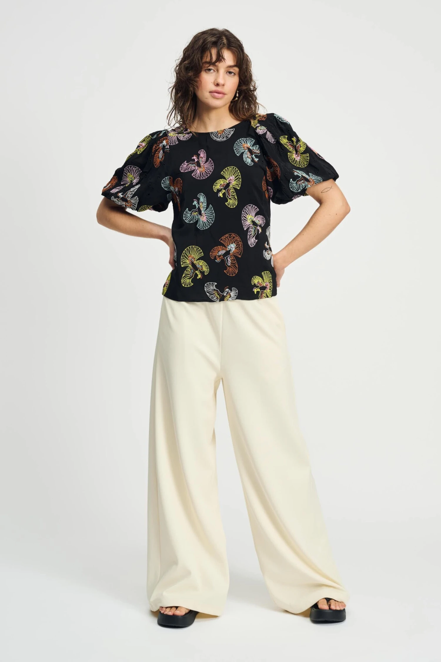 TOP - Embroidery Sky Black 5 TOP - Embroidery Sky Black - Image 3