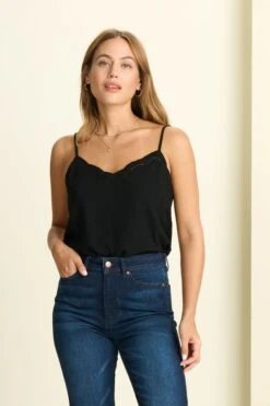 TOP - Emmi Black 11 TOP - Emmi Black -Pom Amsterdam pom amsterdam tops top emmi black 52261113528664
