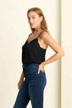TOP - Emmi Black 13 TOP - Emmi Black -Pom Amsterdam pom amsterdam tops top emmi black 52261113758040