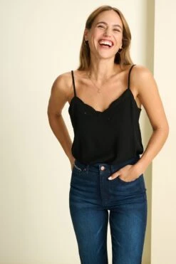 TOP - Emmi Black 14 TOP - Emmi Black -Pom Amsterdam pom amsterdam tops top emmi black 52261114413400