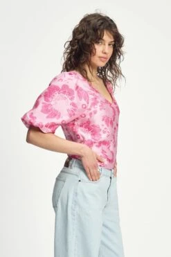 TOP - Floral Jacquard Raspberry 10 TOP - Floral Jacquard Raspberry -Pom Amsterdam pom amsterdam tops top floral jacquard raspberry 1141179277