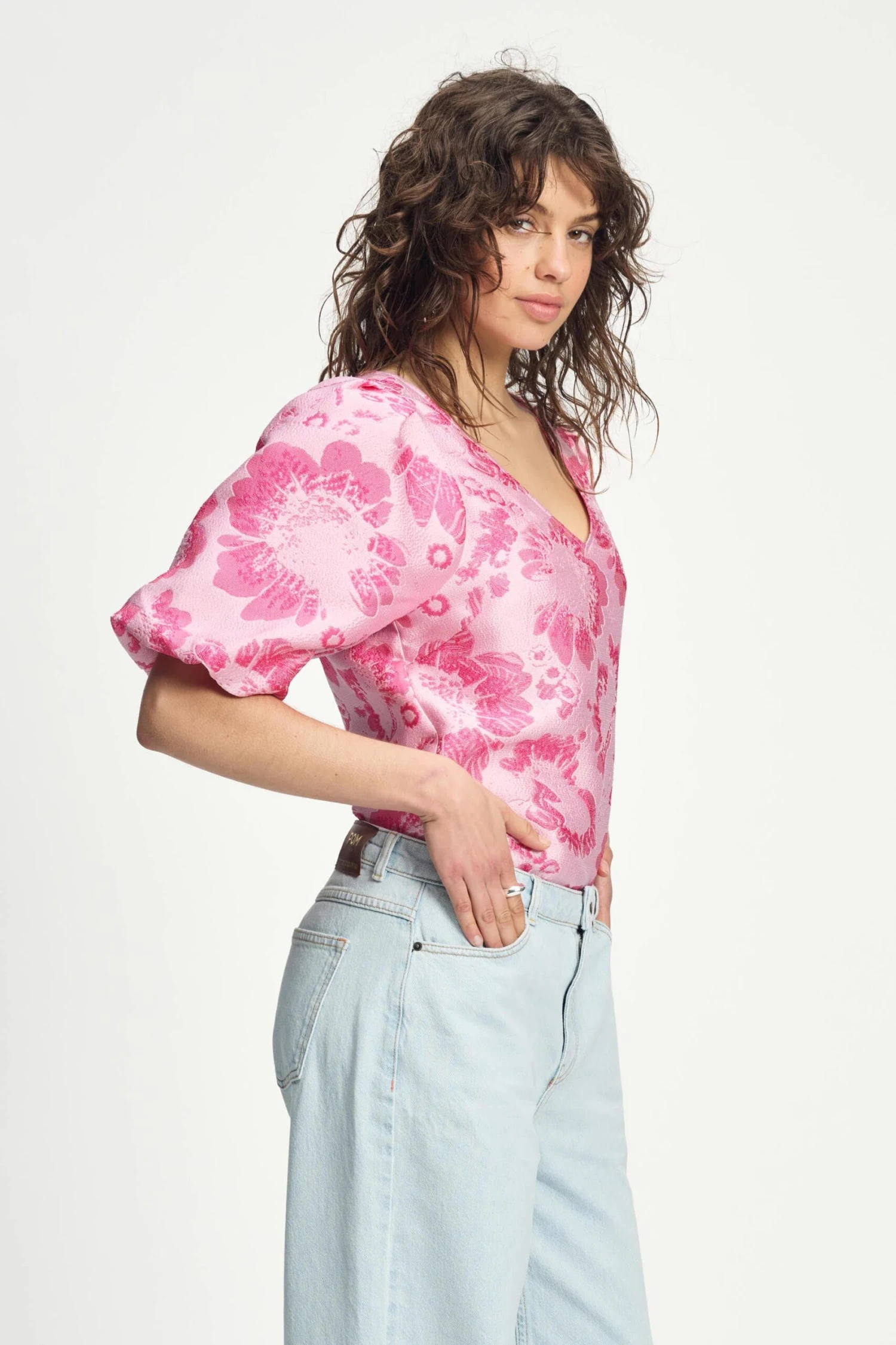TOP - Floral Jacquard Raspberry 5 TOP - Floral Jacquard Raspberry - Image 3