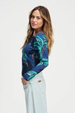 TOP - Loa Delicacy Green 11 TOP - Loa Delicacy Green -Pom Amsterdam pom amsterdam tops top loa delicacy green 1140753675