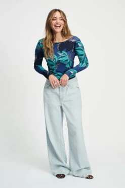 TOP - Loa Delicacy Green 10 TOP - Loa Delicacy Green -Pom Amsterdam pom amsterdam tops top loa delicacy green 1140753676