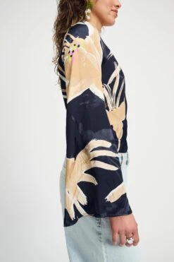 TOP - One Shoulder Artisan Sand 11 TOP - One Shoulder Artisan Sand -Pom Amsterdam pom amsterdam tops top one shoulder artisan sand 1146608102