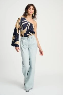 TOP - One Shoulder Artisan Sand 9 TOP - One Shoulder Artisan Sand -Pom Amsterdam pom amsterdam tops top one shoulder artisan sand 1146608104