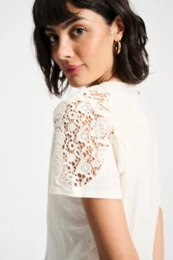 TSHIRT - Ellen Ecru 13 TSHIRT - Ellen Ecru -Pom Amsterdam pom amsterdam tshirts tshirt ellen ecru 1183239031